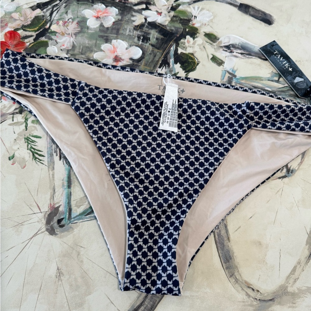 BUNDLE 2 ITEMS FOR $8✨
FINAL SALE✨
TAVIK bella full bottom villa evening blue - Picture 6 of 8